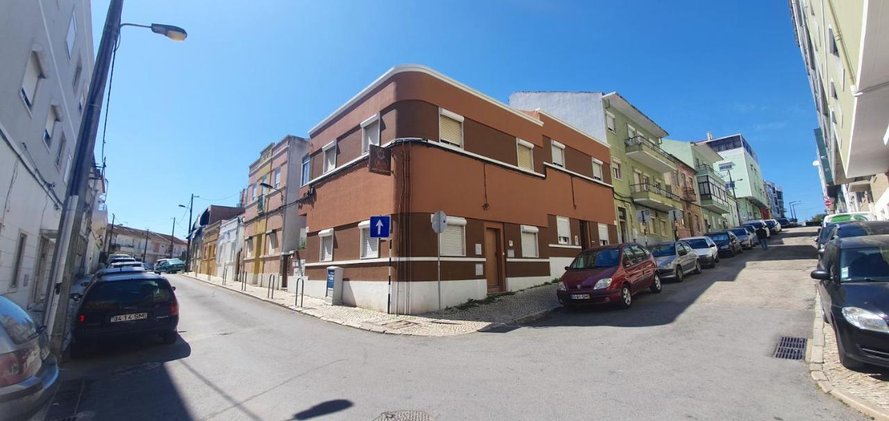 Afonso Galo Guest Ii Apartment Almada